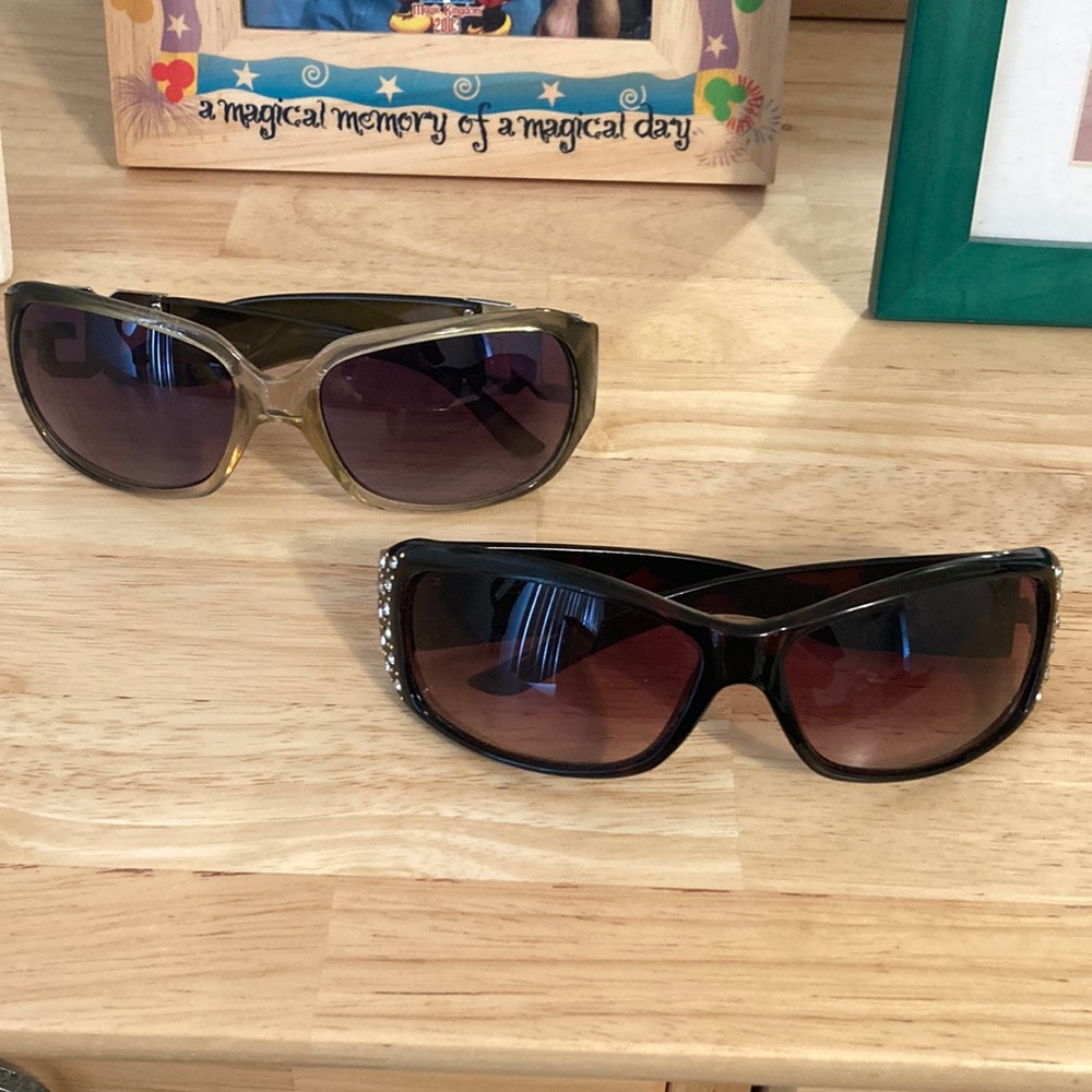 2 Pairs of Sunglasses